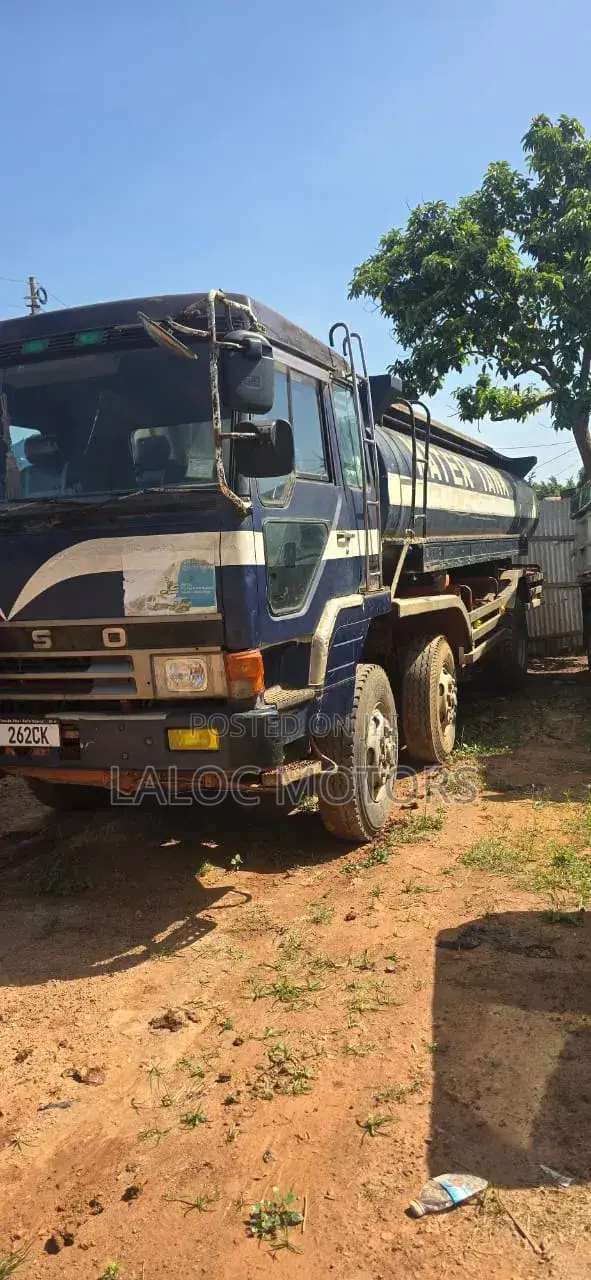 Mitsubishi Fuso Tanker