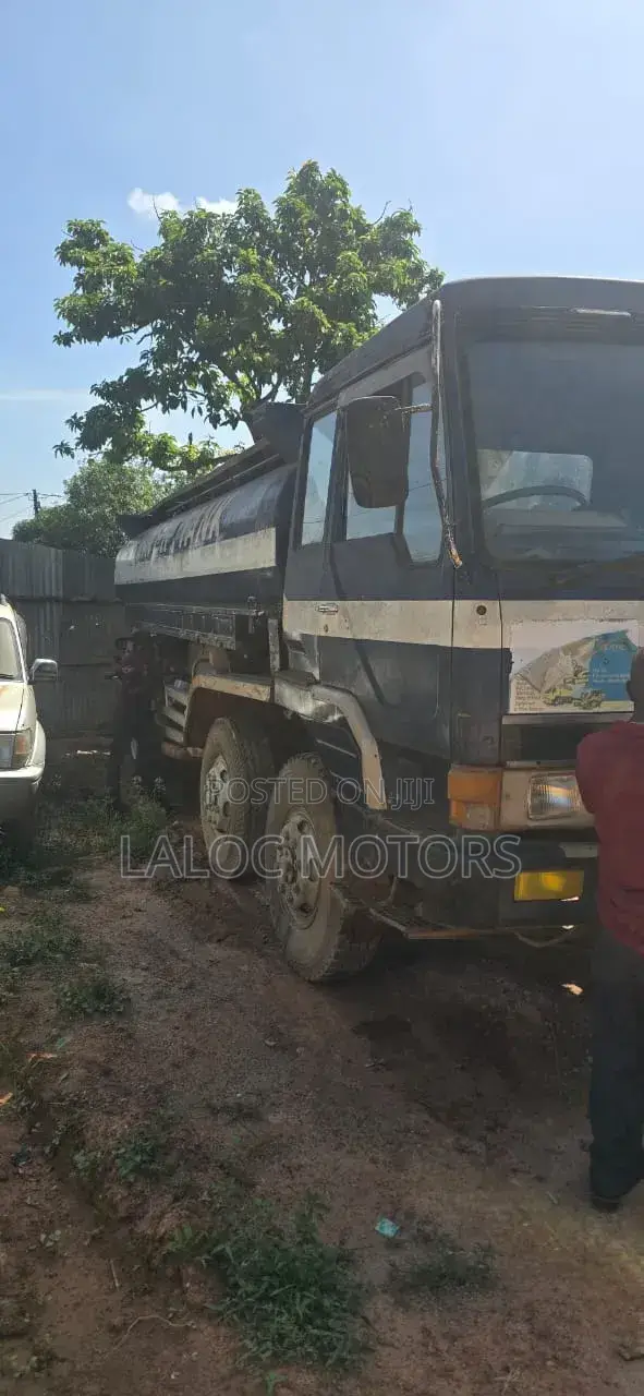 Mitsubishi Fuso Tanker