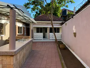 5bdrm House in Makindye for sale