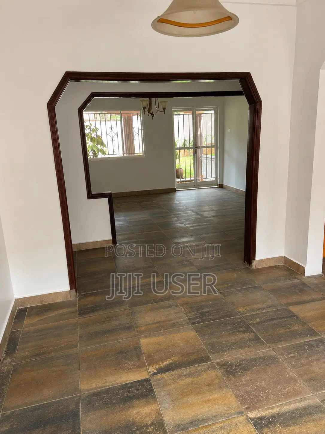 5bdrm House in Makindye for sale