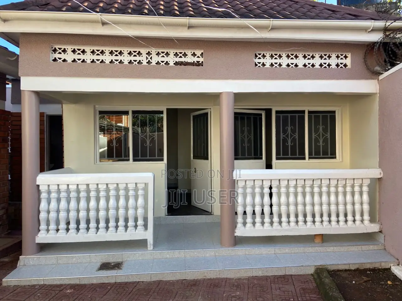 5bdrm House in Makindye for sale
