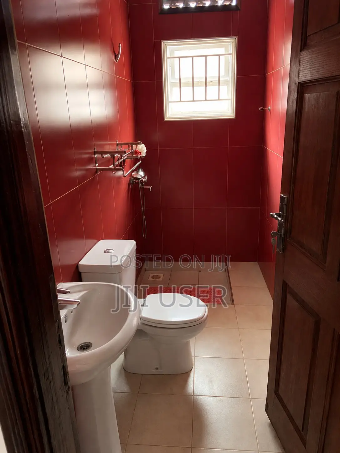5bdrm House in Makindye for sale