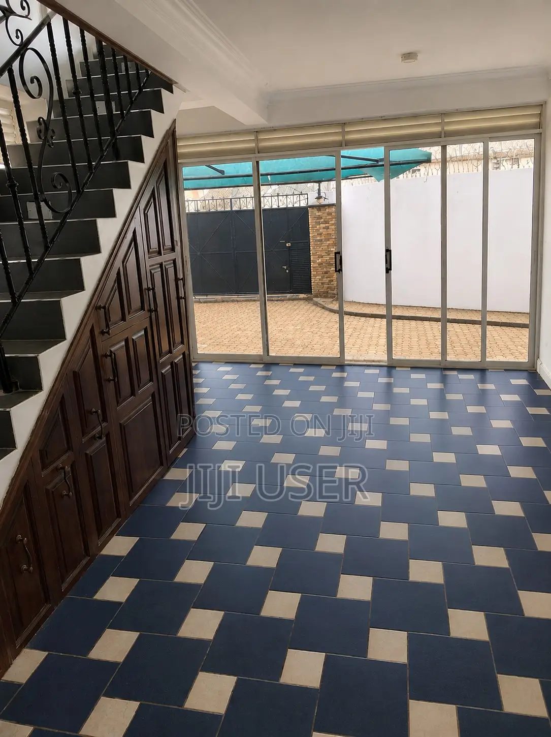5bdrm House in Makindye for sale