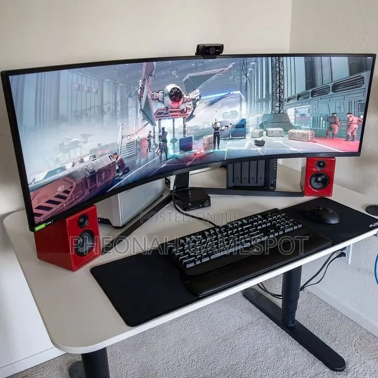 Samsung Curved Monitor: 120hz Display Shows Even Your Hidden Sins.