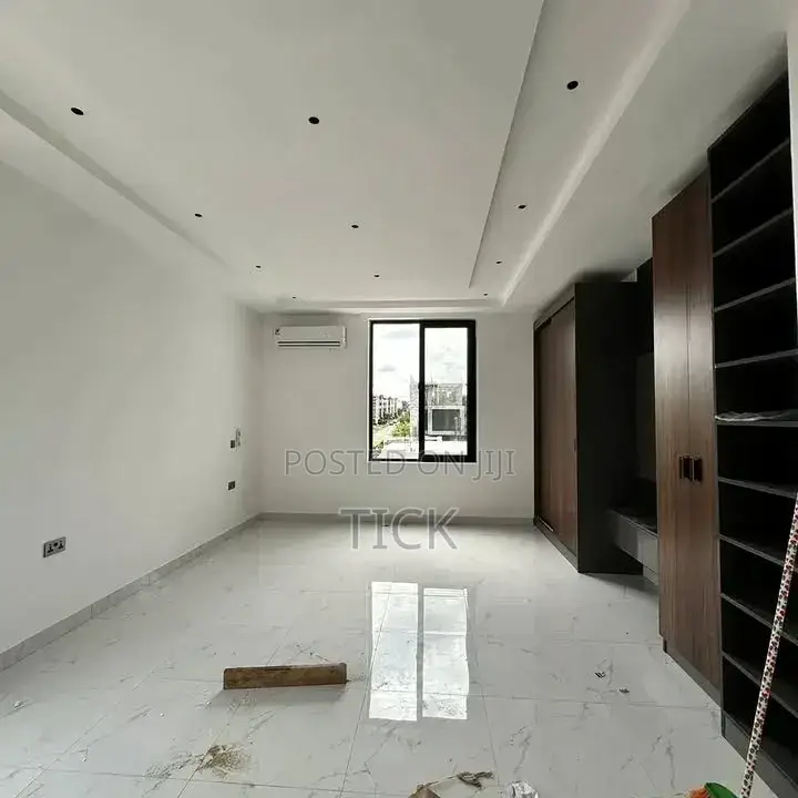 5bdrm Duplex in Munyonyo, Makindye for rent