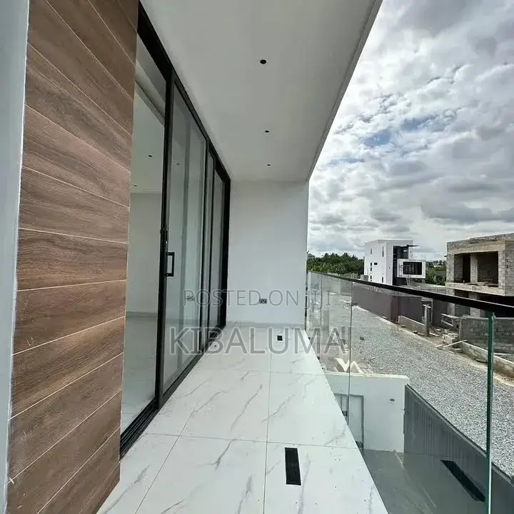5bdrm Duplex in Munyonyo, Makindye for rent
