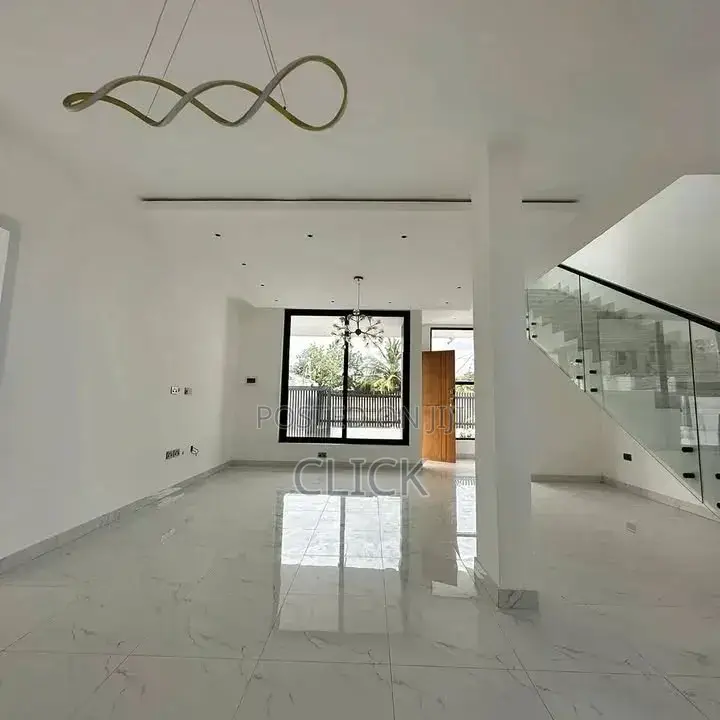 5bdrm Duplex in Munyonyo, Makindye for rent