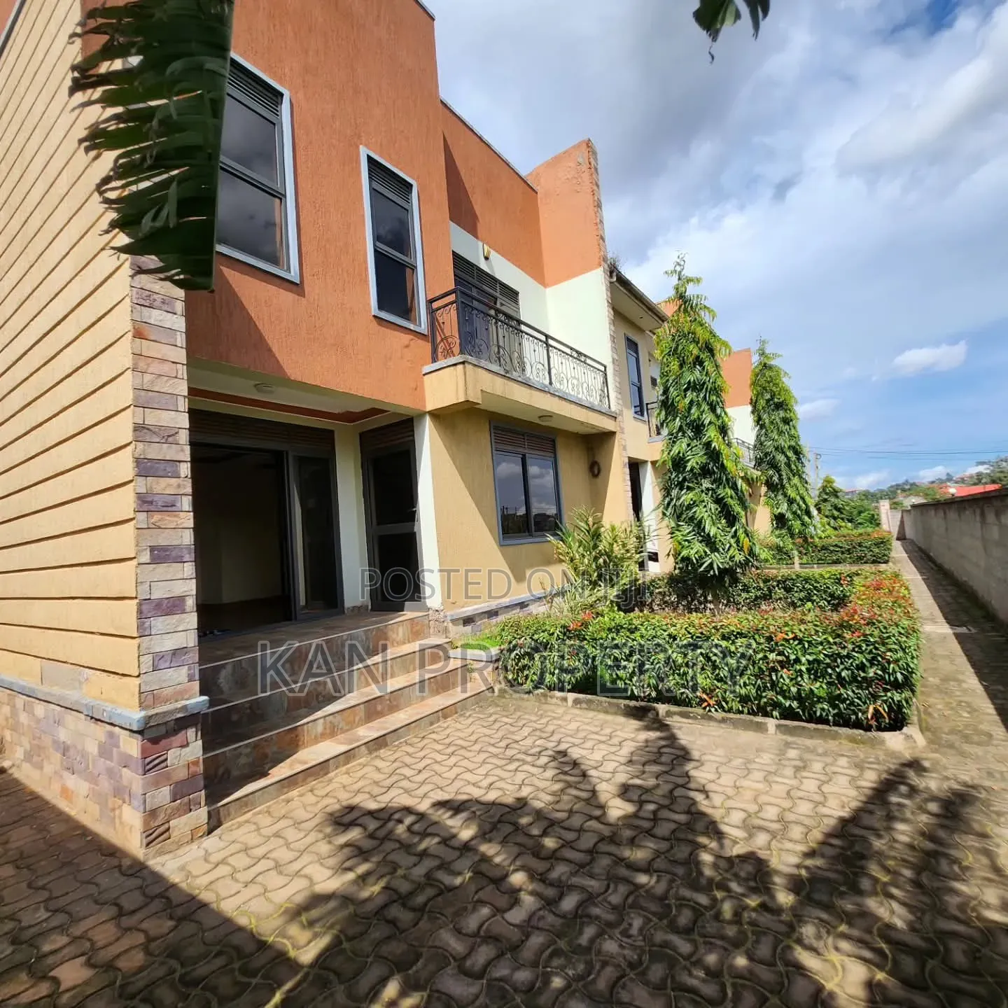 3bdrm Duplex in Muyenga, Central Division for rent