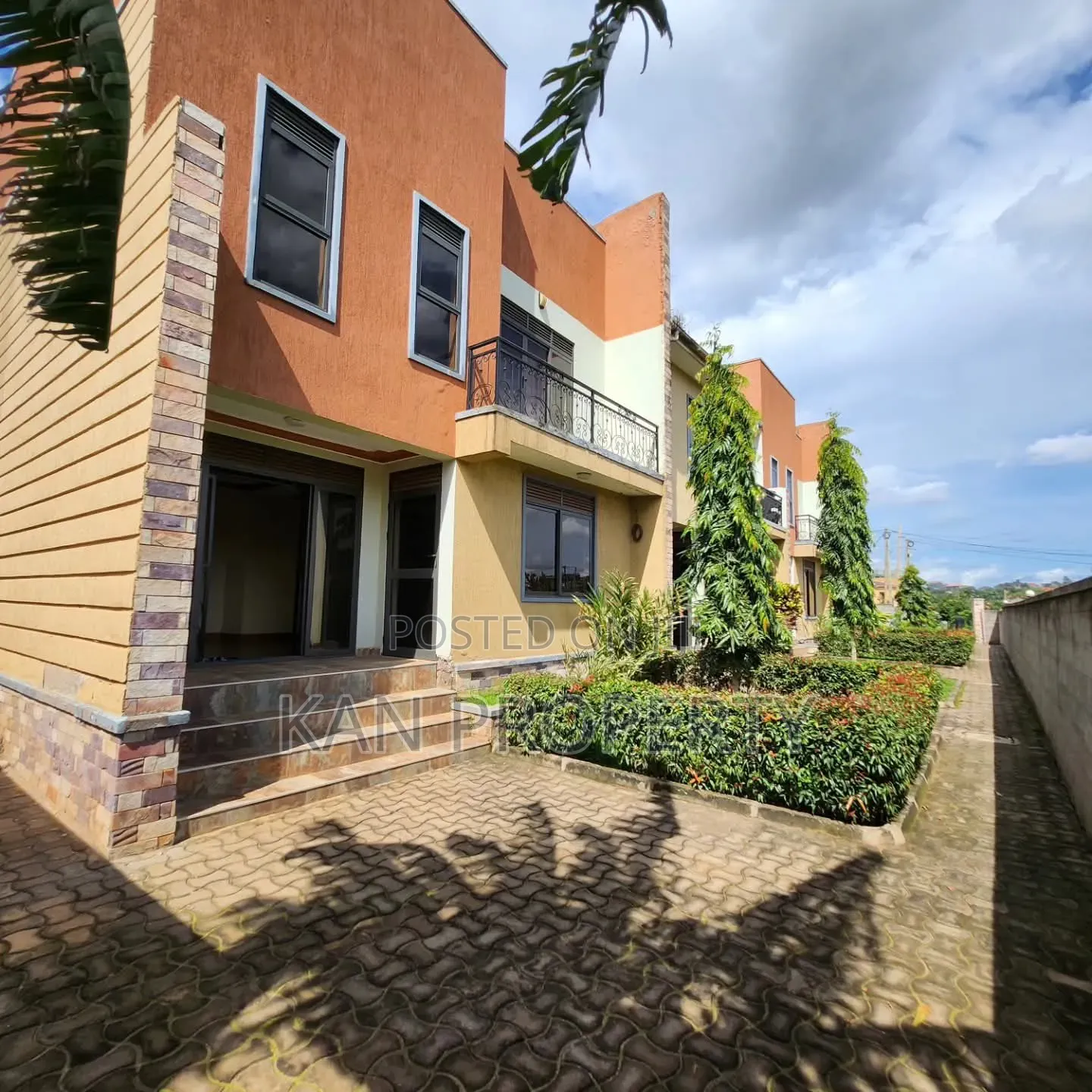 3bdrm Duplex in Muyenga, Central Division for rent