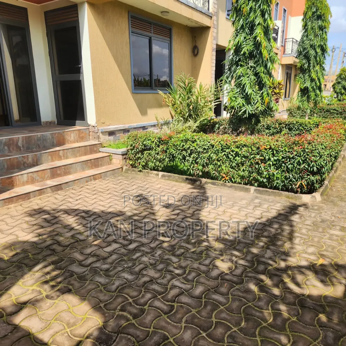 3bdrm Duplex in Muyenga, Central Division for rent