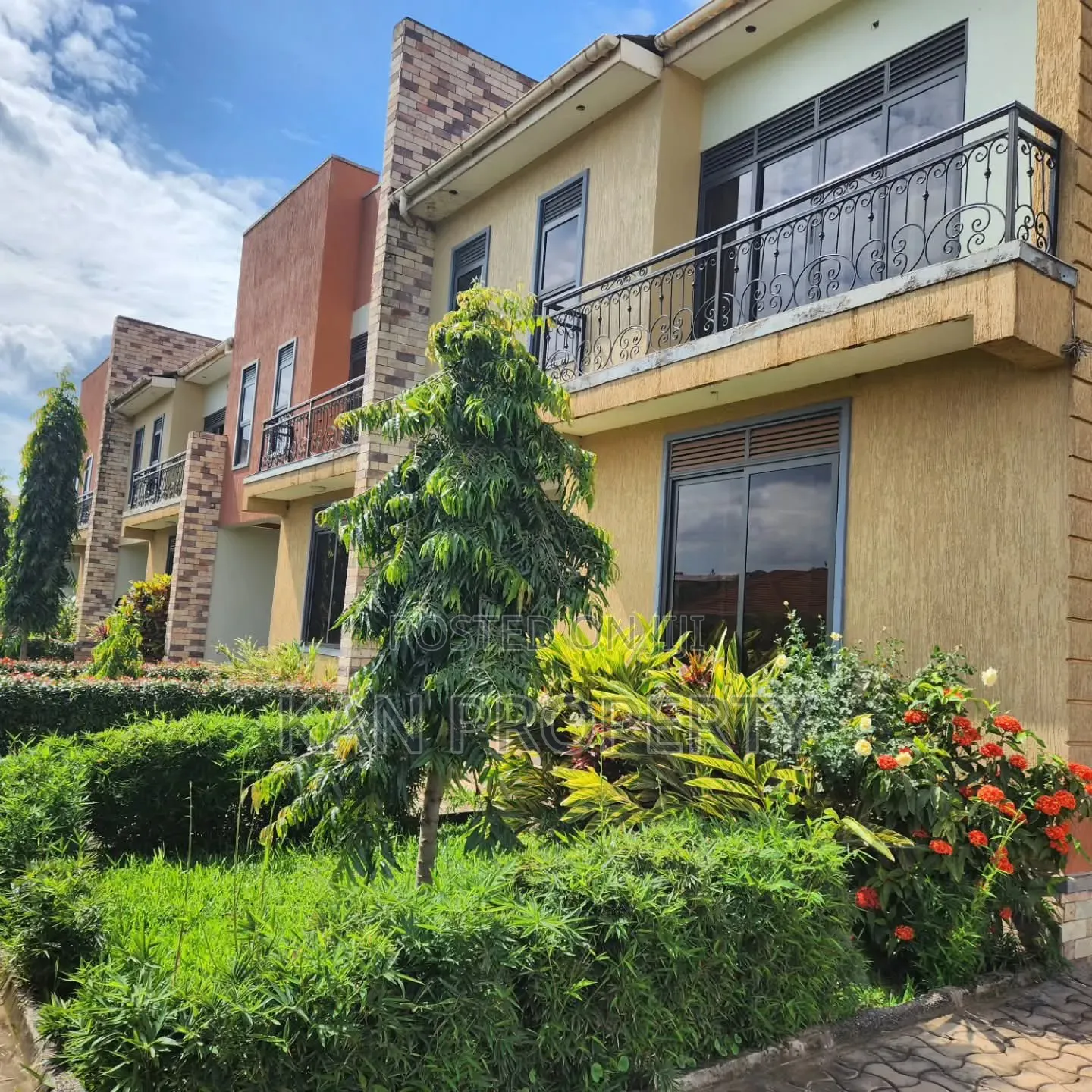 3bdrm Duplex in Muyenga, Central Division for rent