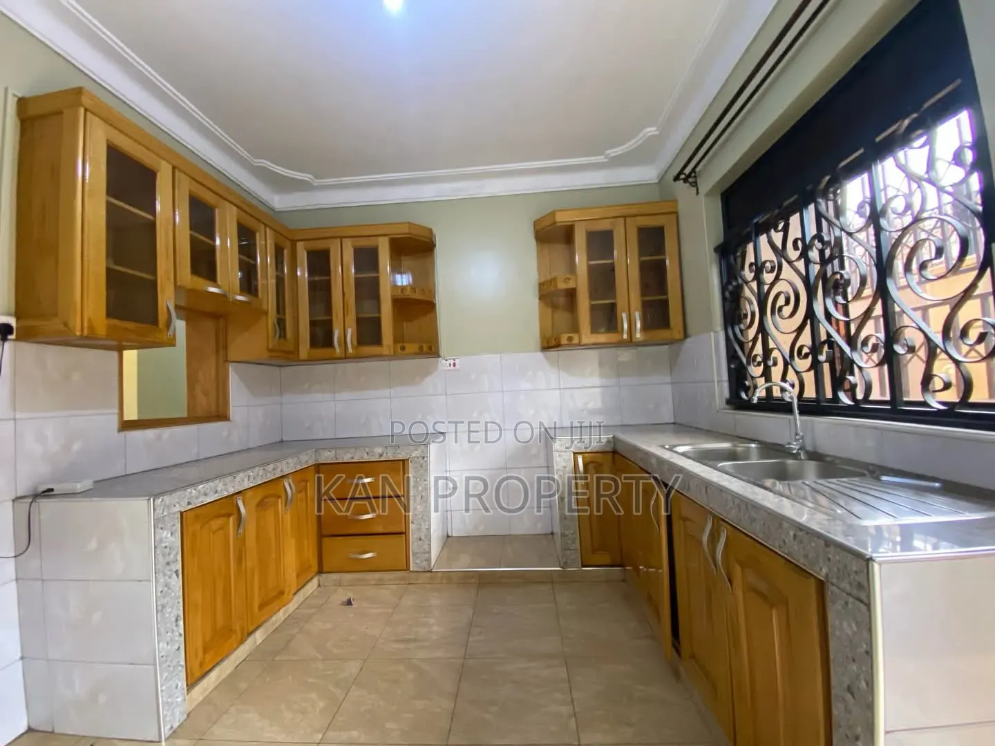 3bdrm Duplex in Muyenga, Central Division for rent