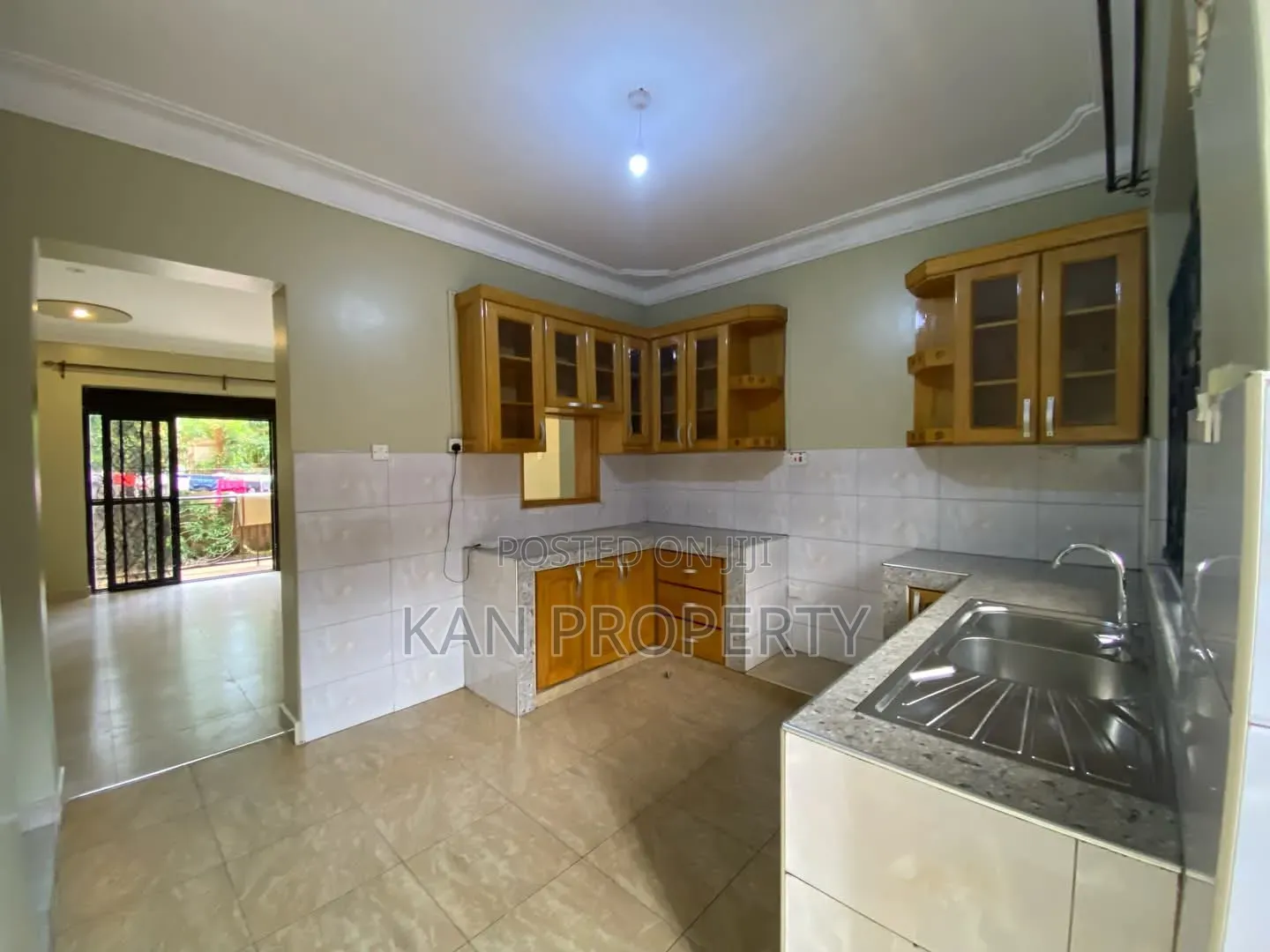 3bdrm Duplex in Muyenga, Central Division for rent