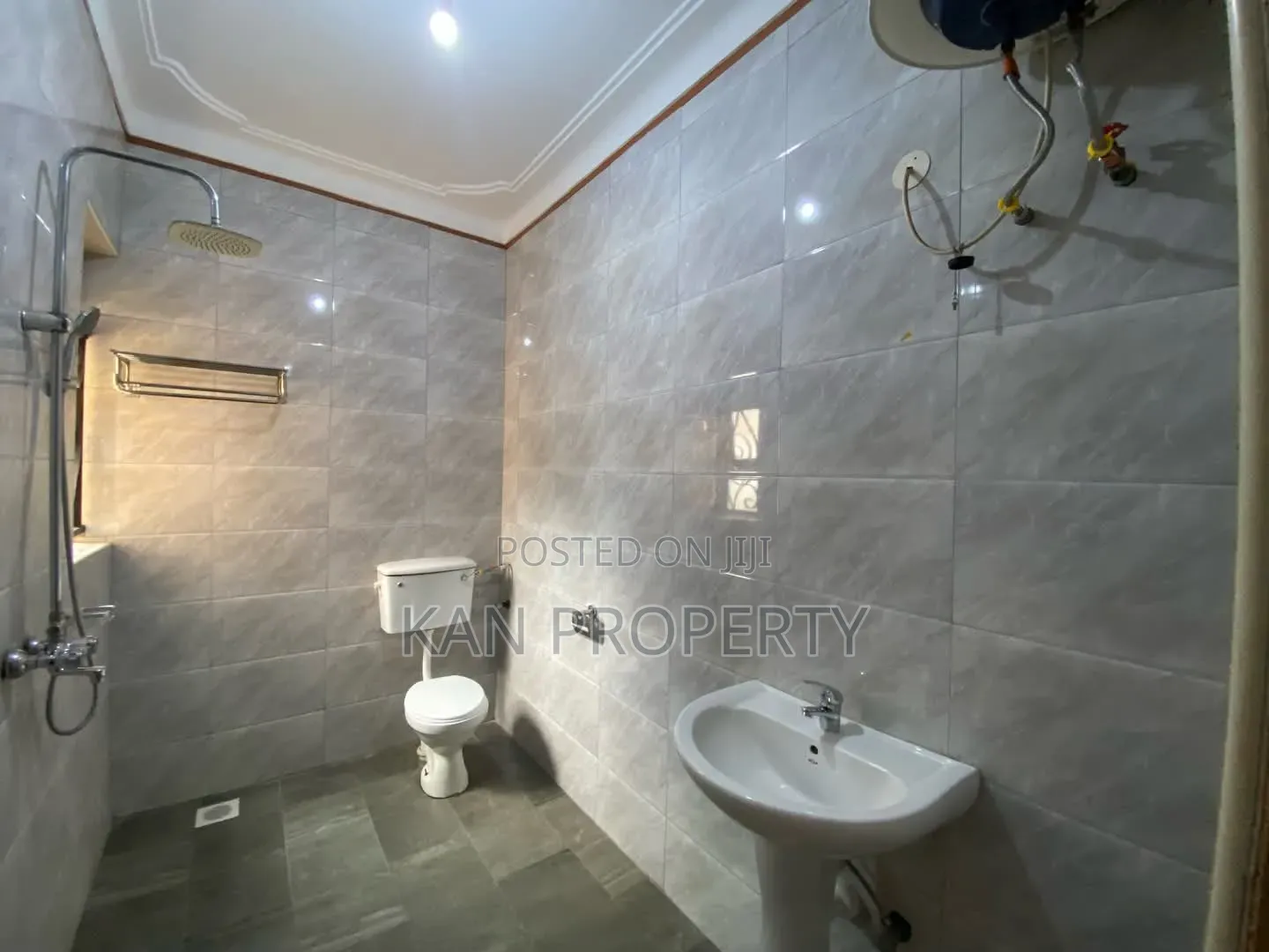 3bdrm Duplex in Muyenga, Central Division for rent