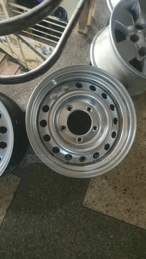 Landcruiser Hard Top Ordinary Rim 5 Holes Rim 16 Tubeless