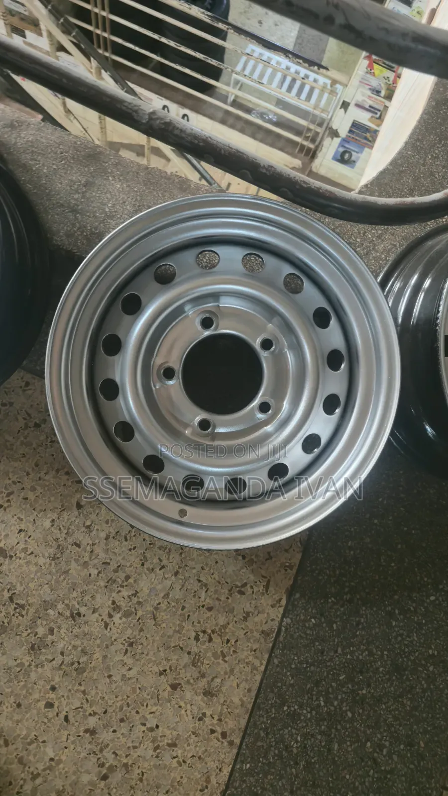 Landcruiser Hard Top Ordinary Rim 5 Holes Rim 16 Tubeless