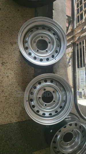 Landcruiser Hard Top Ordinary Rim 5 Holes Rim 16 Tubeless