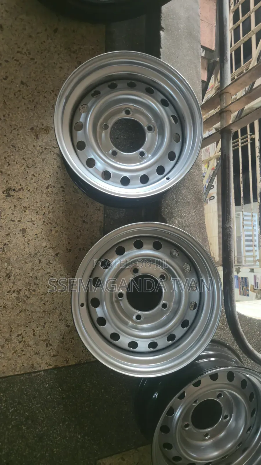 Landcruiser Hard Top Ordinary Rim 5 Holes Rim 16 Tubeless
