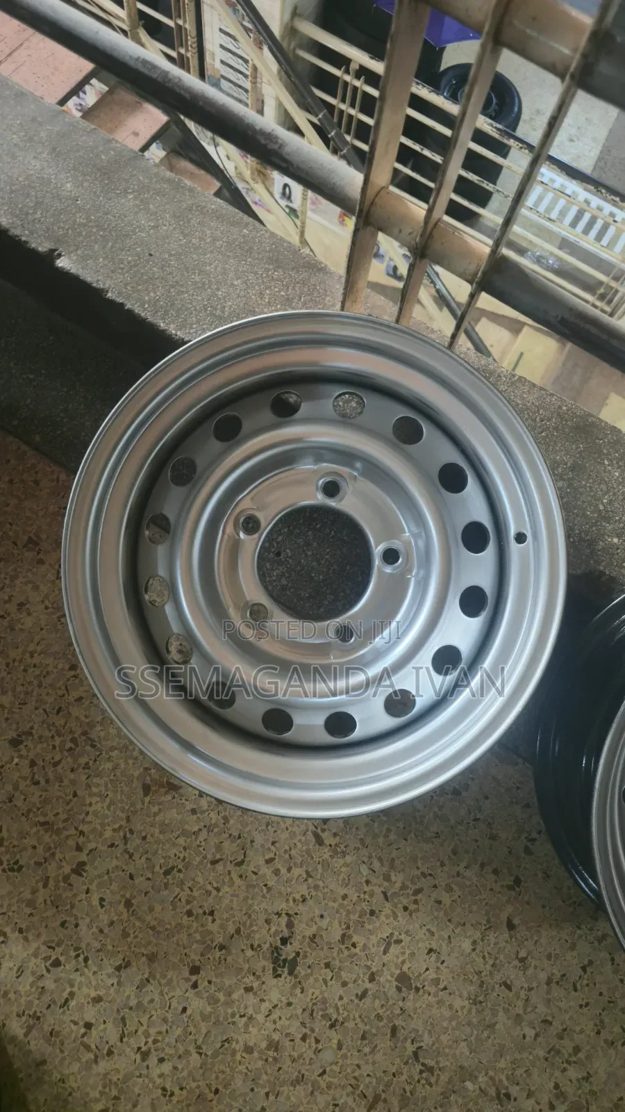 Landcruiser Hard Top Ordinary Rim 5 Holes Rim 16 Tubeless