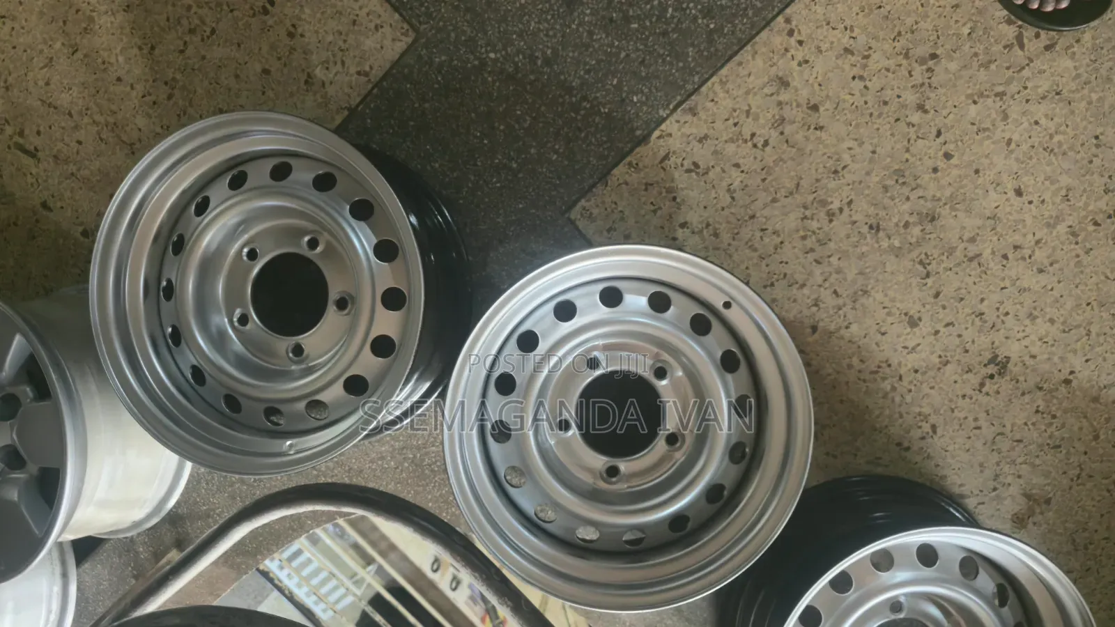 Landcruiser Hard Top Ordinary Rim 5 Holes Rim 16 Tubeless