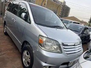 Toyota Noah 2003 Silver