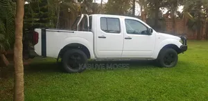 Nissan Navara 2.5 dCi 4x4 2007 White