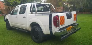 Nissan Navara 2.5 dCi 4x4 2007 White