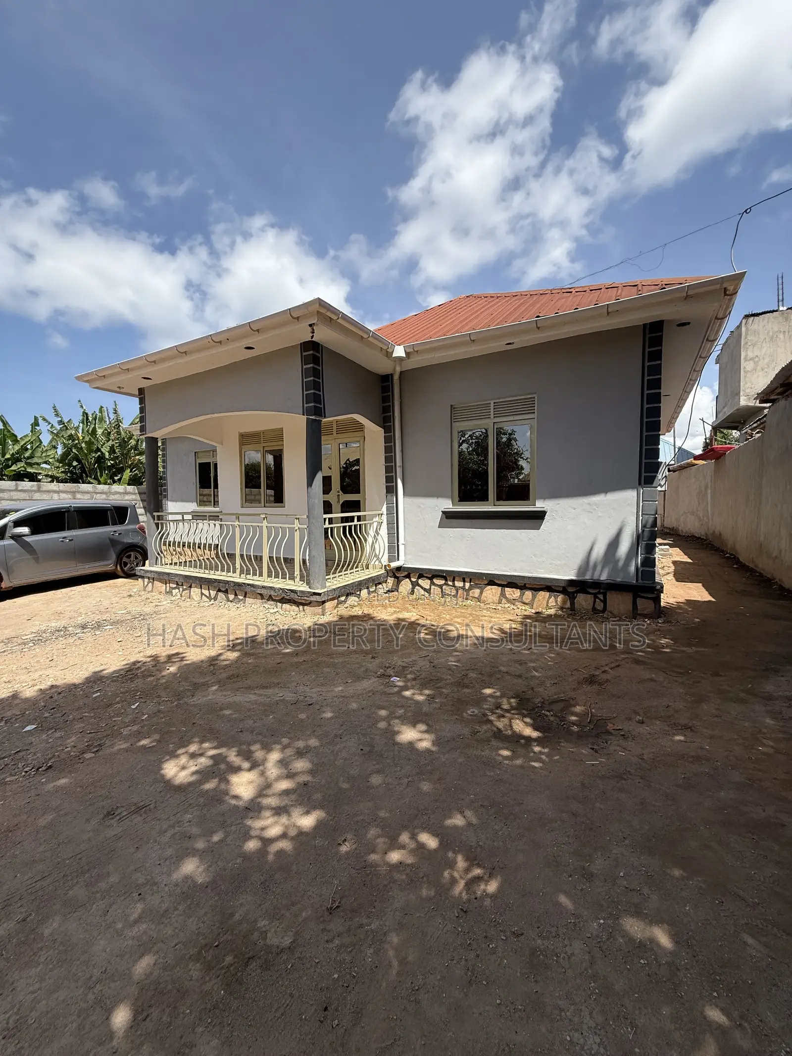 3bdrm House in Busabala, Central Division for sale