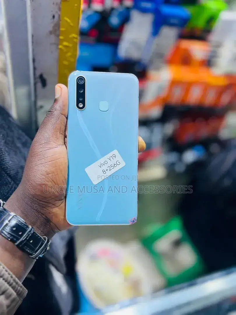Vivo Y19 128 GB Blue