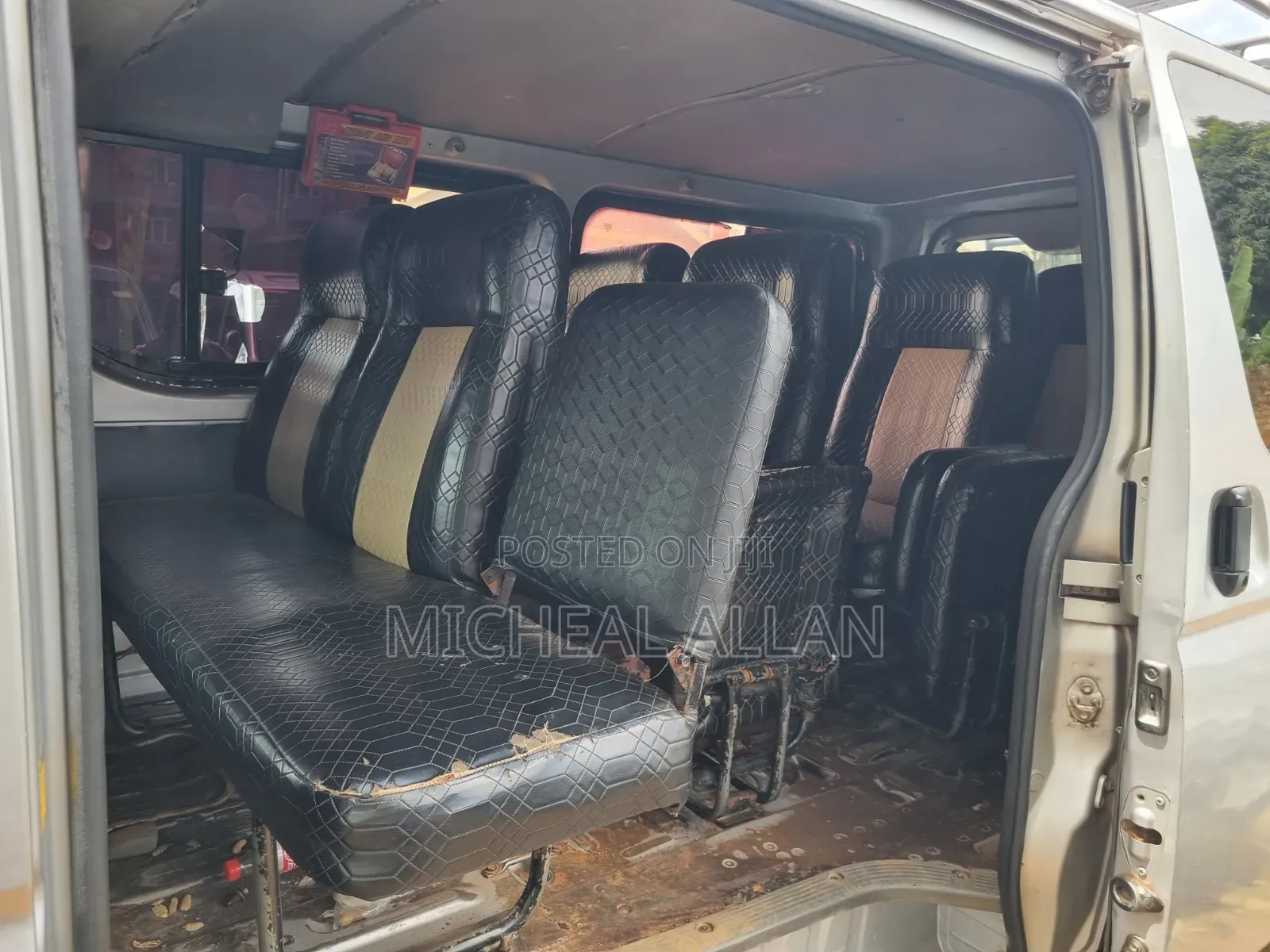 Toyota HiAce 2010 Silver