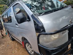Toyota HiAce 2010 Silver