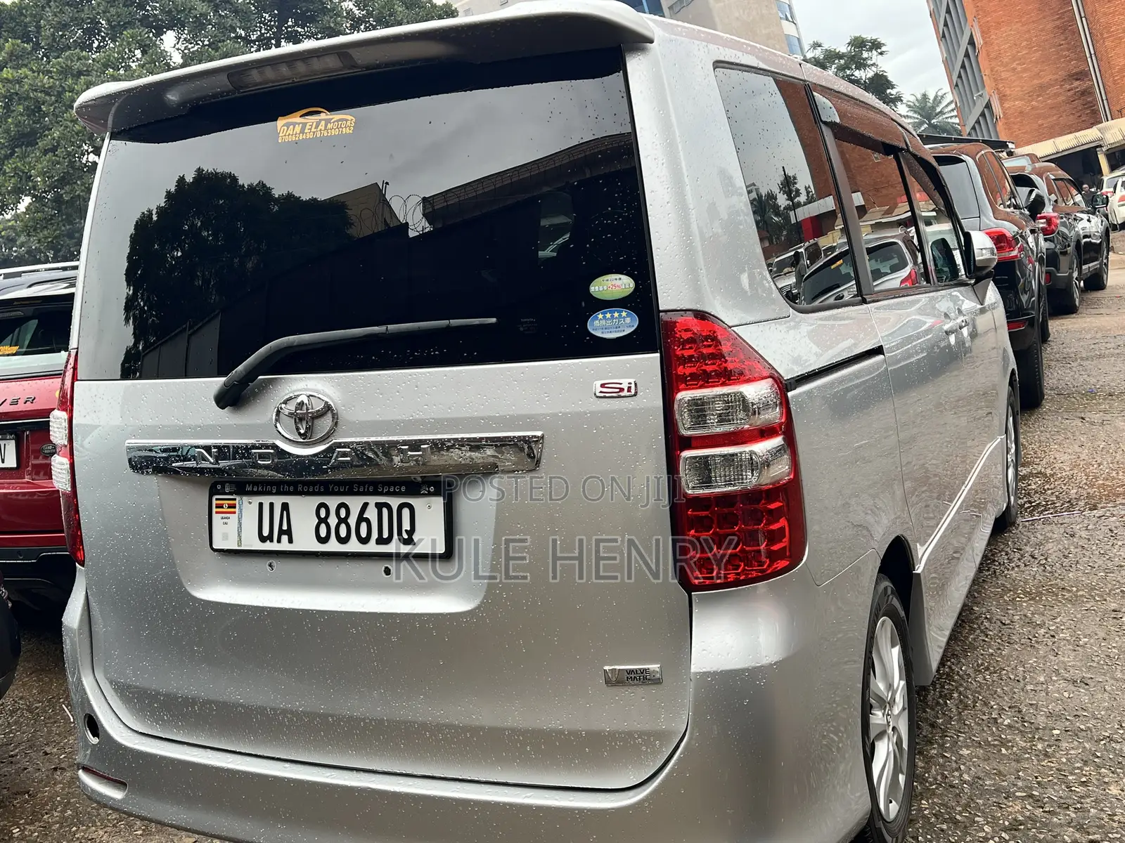 Toyota Noah 2.0 158hp FWD (7 Seater) 2013 Silver