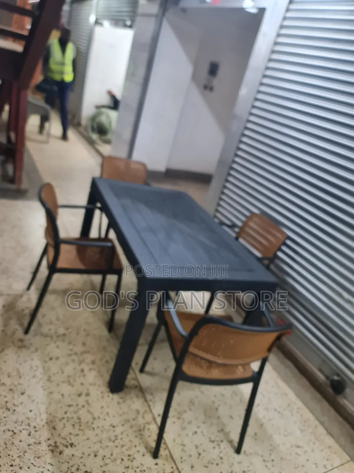 Modern Stylish Plastic Dining Table and Chairs Plastic Table and Chair
