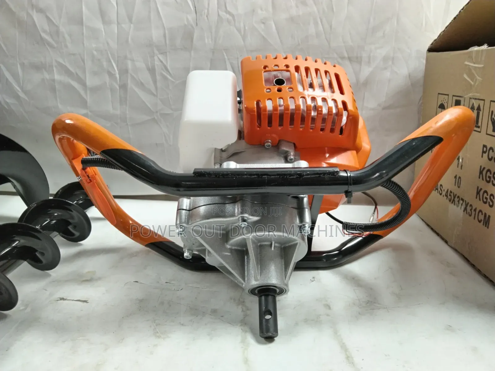 Mitstubish 520 Earth Euger / Hole Digger