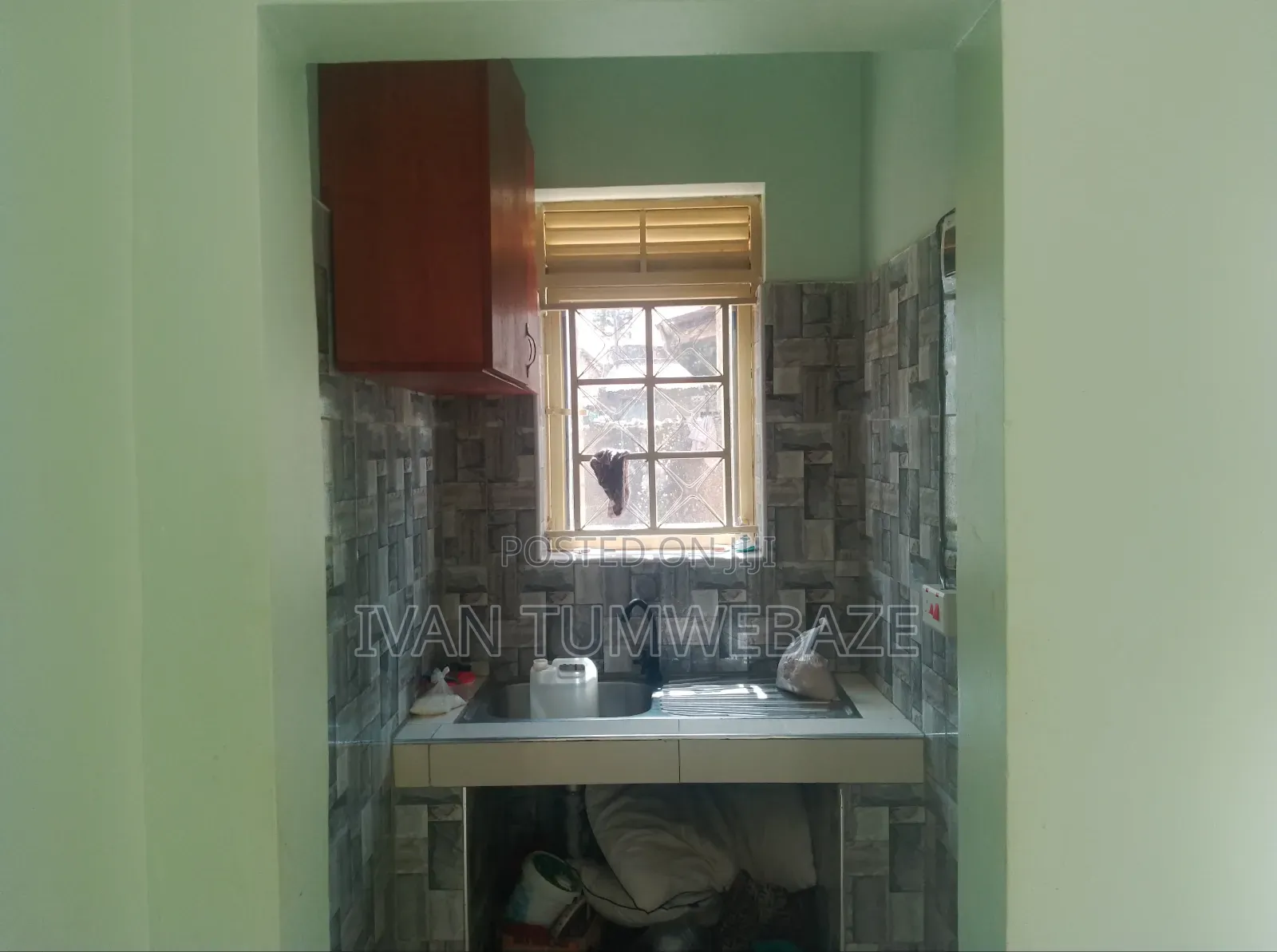 1bdrm House in Lweza, Central Division for rent