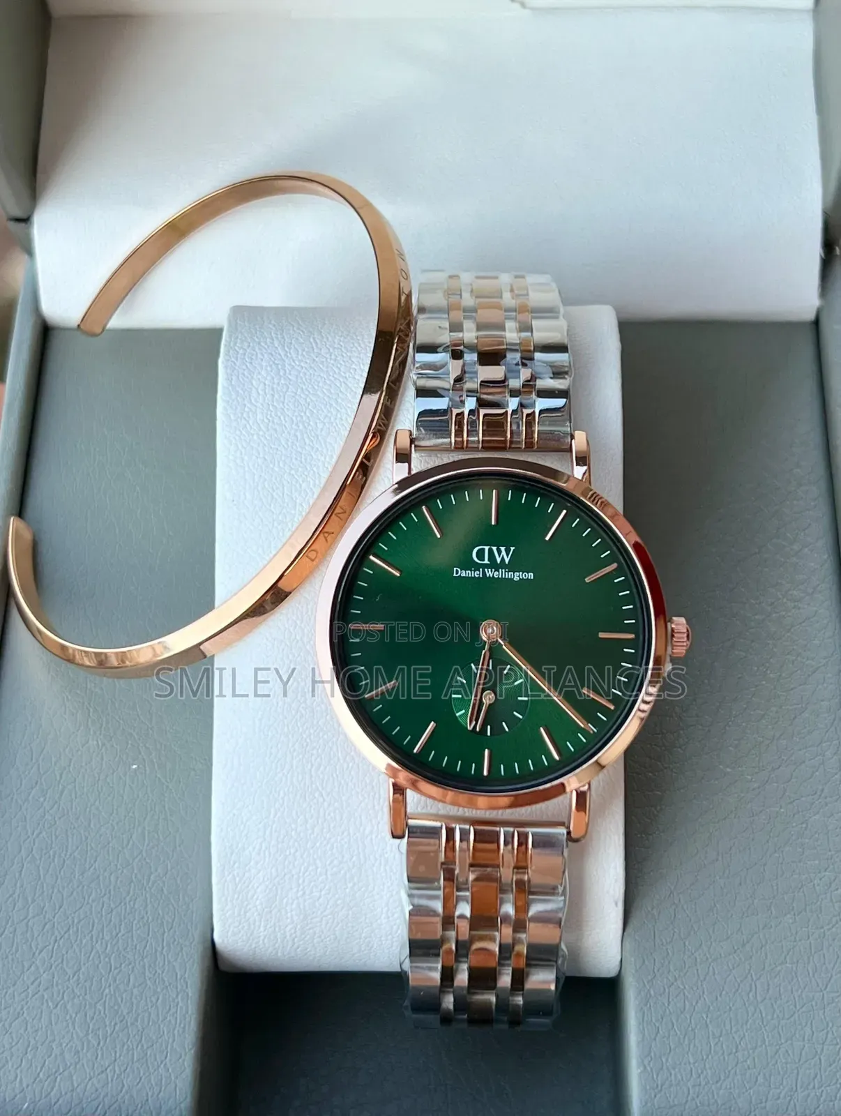 Green Face Women's Original Daniel Wellington Wrist Time Piece