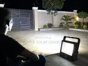 200w Solar Portable Flood Light Rechargeable Outdoor Lamp