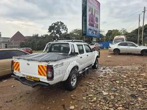 Nissan Hardbody 2010 White