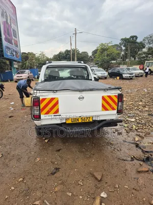 Nissan Hardbody 2010 White