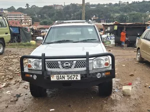 Nissan Hardbody 2010 White