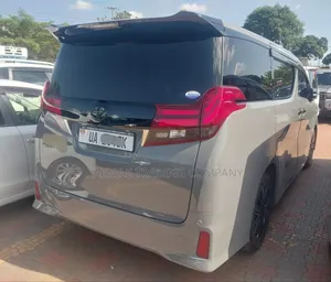 Toyota Alphard 2.5 Petrol FWD 2016 Green