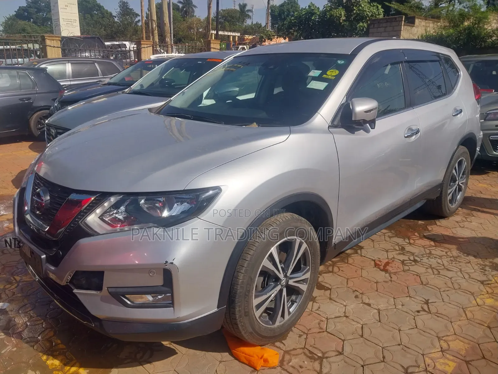 Nissan X-Trail 2.0 Petrol FWD 2014 Silver
