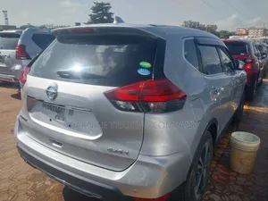 Nissan X-Trail 2.0 Petrol FWD 2014 Silver