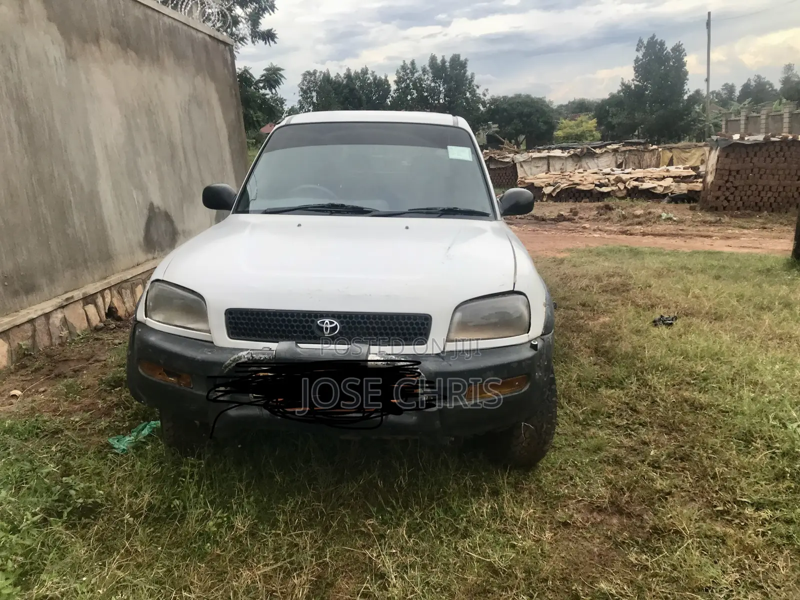 Toyota RAV4 Base 4x4 1996 White
