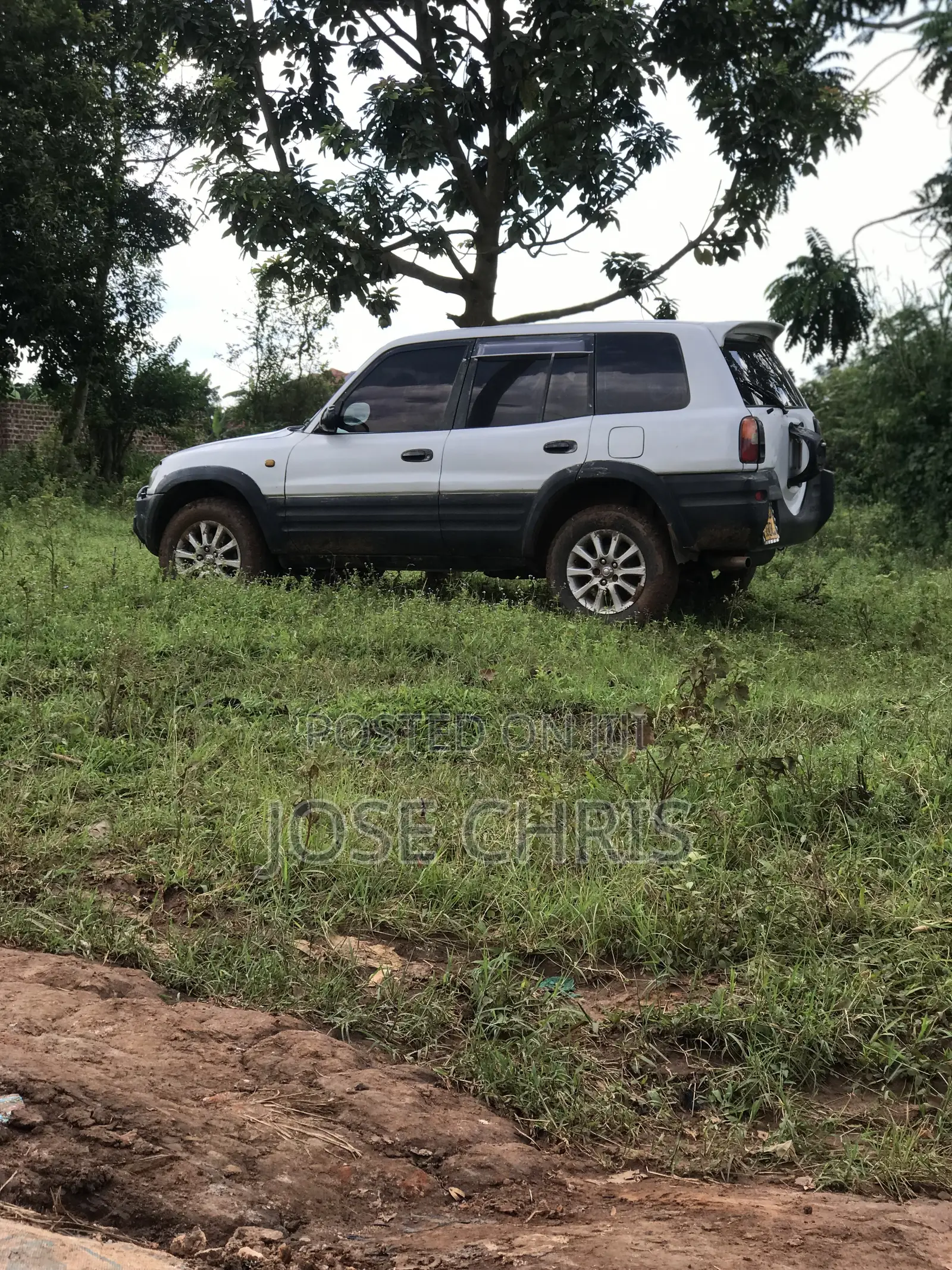 Toyota RAV4 Base 4x4 1996 White