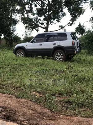 Toyota RAV4 Base 4x4 1996 White