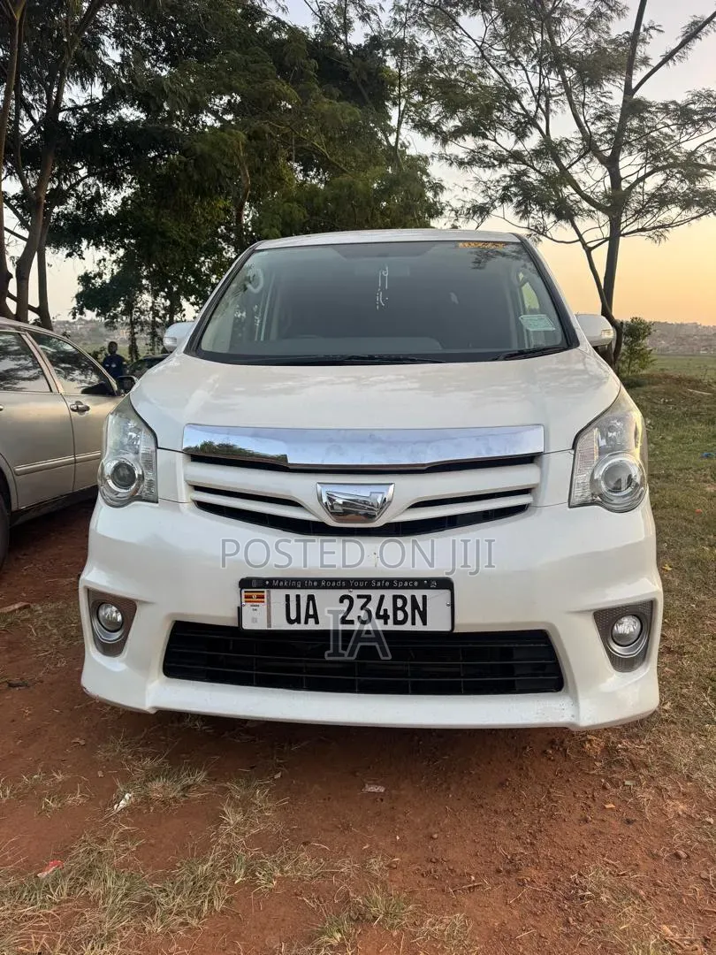 Toyota Noah 2013 White
