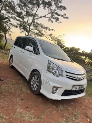Toyota Noah 2013 White