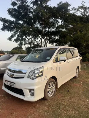 Toyota Noah 2013 White