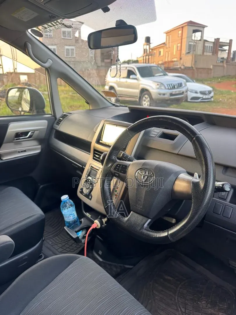 Toyota Noah 2013 White